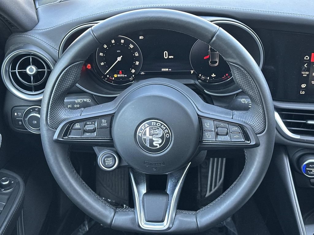 Used 2024 Alfa Romeo Giulia Ti AWD/4WD image 21
