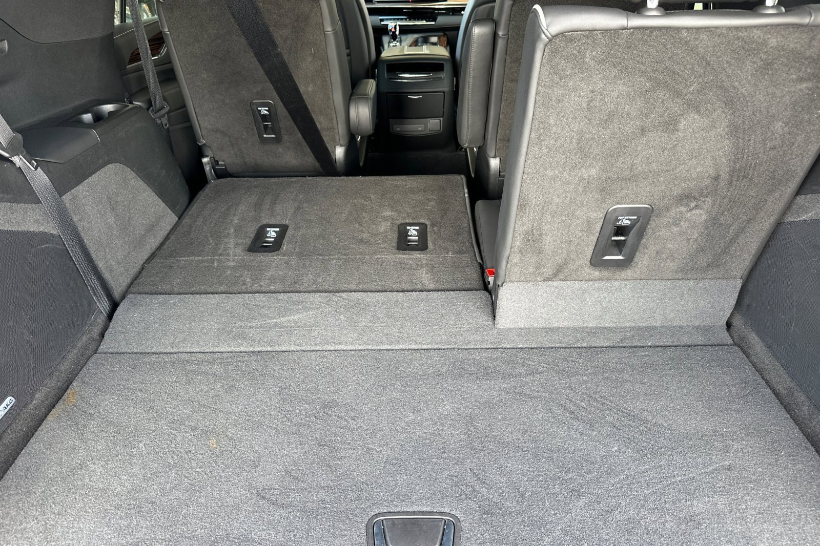 Used 2024 Cadillac Escalade Premium Luxury w/ Performance Package image 18