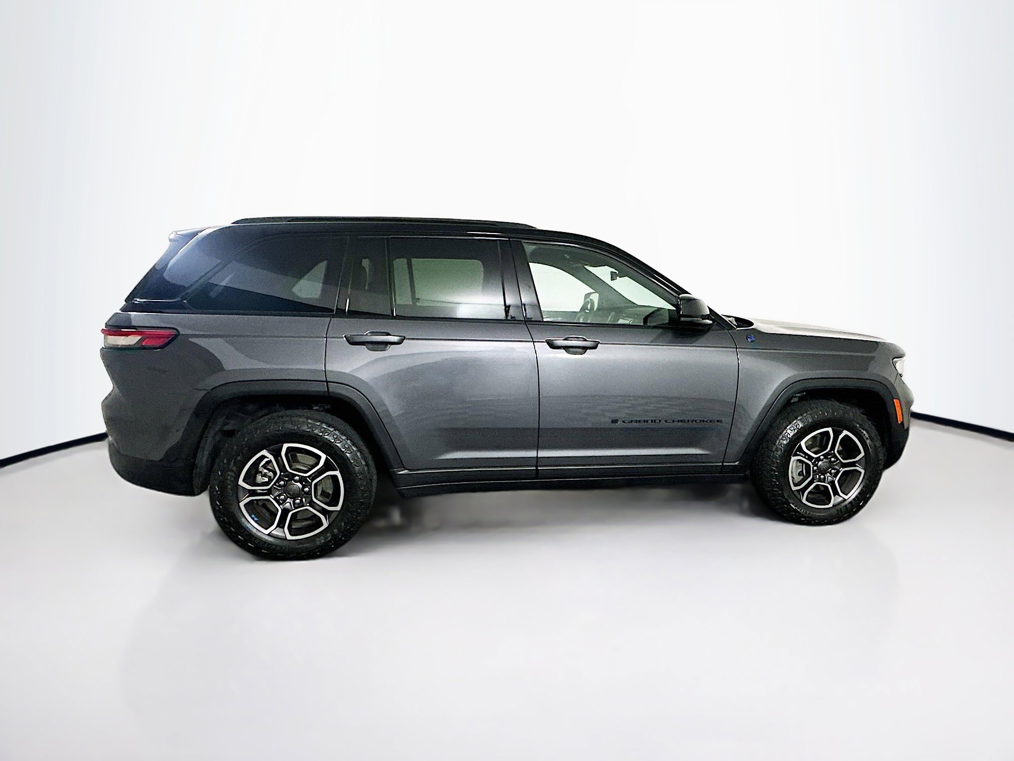 Used 2022 Jeep Grand Cherokee Trailhawk image 10