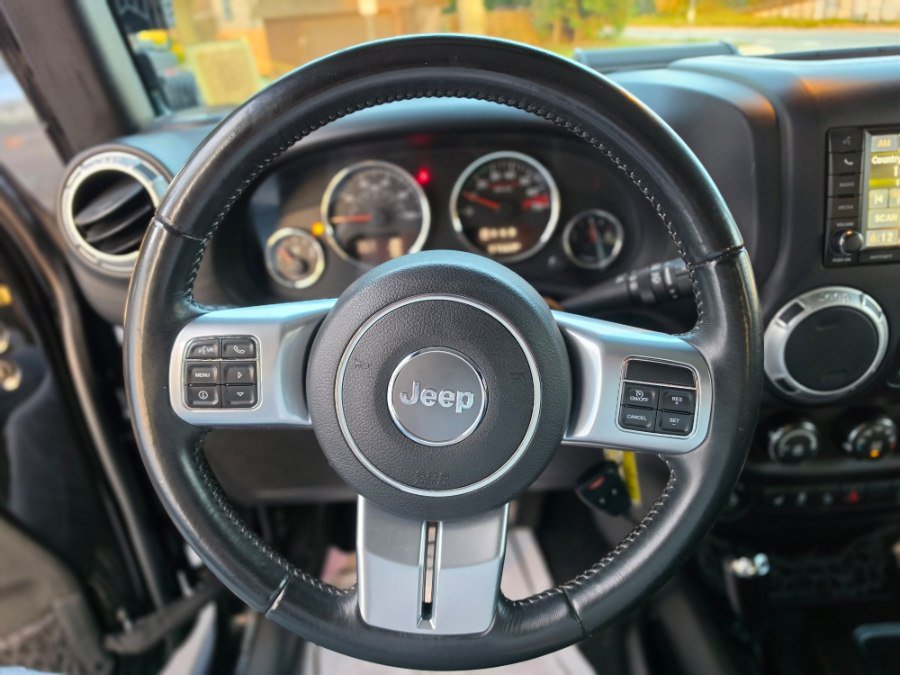 Used 2016 Jeep Wrangler Unlimited Rubicon AWD/4WD image 22