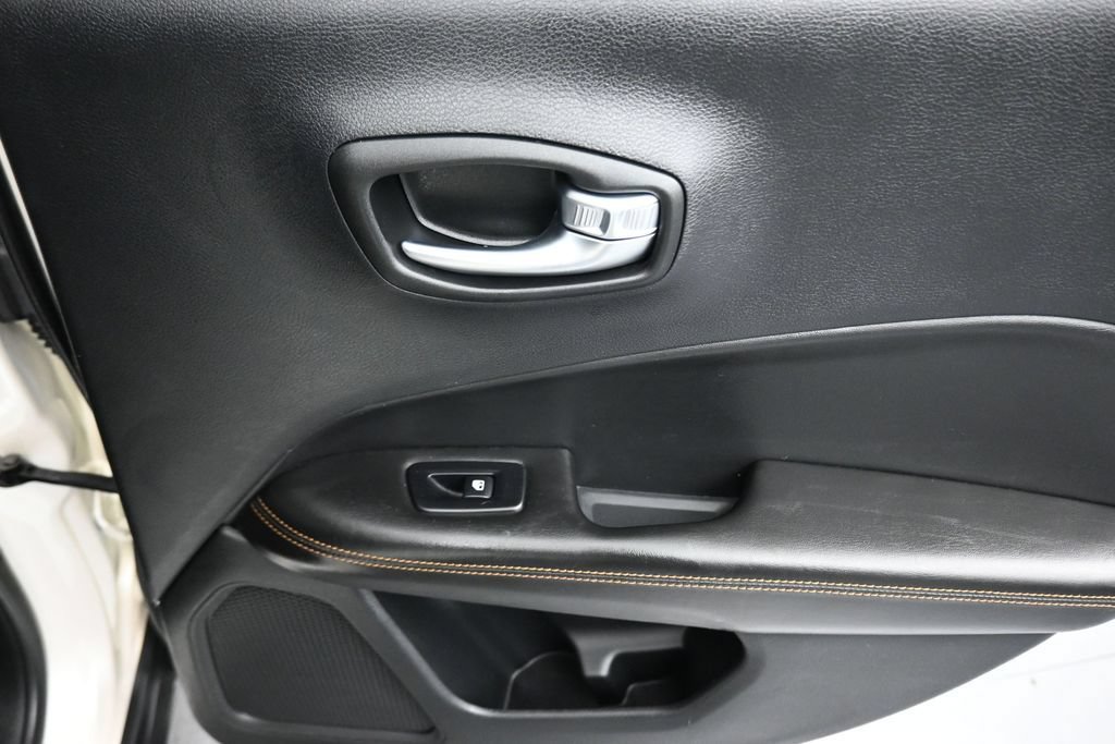 Used 2020 Jeep Compass Limited w/ Premium Lighting Group AWD/4WD image 33