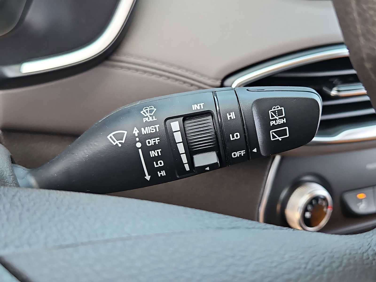 Used 2020 Hyundai Santa Fe SE w/ Cargo Package image 25