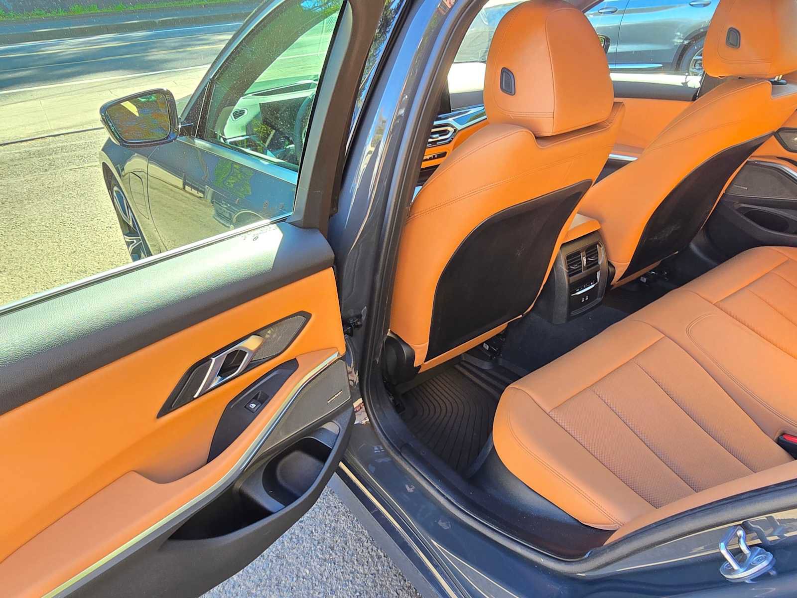 Used 2024 BMW 330e xDrive w/ Premium Package image 15