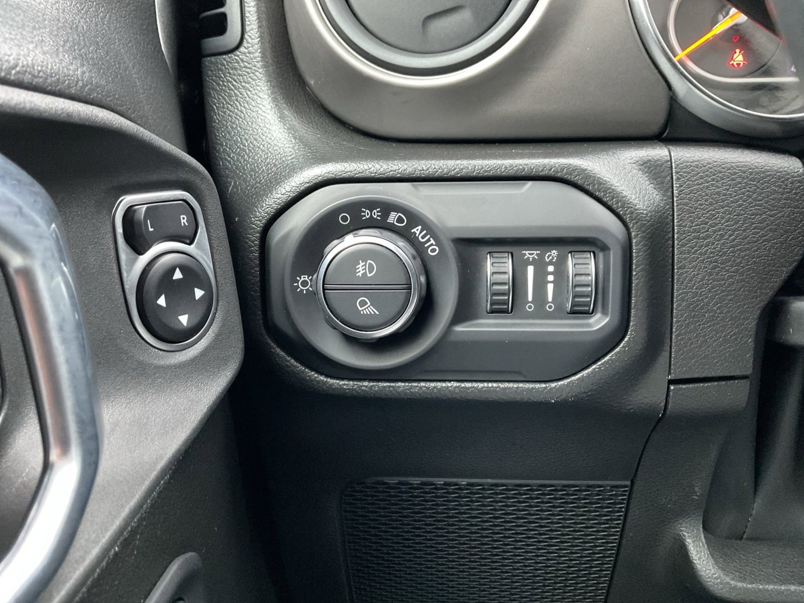 Used 2022 Jeep Gladiator Sport image 21