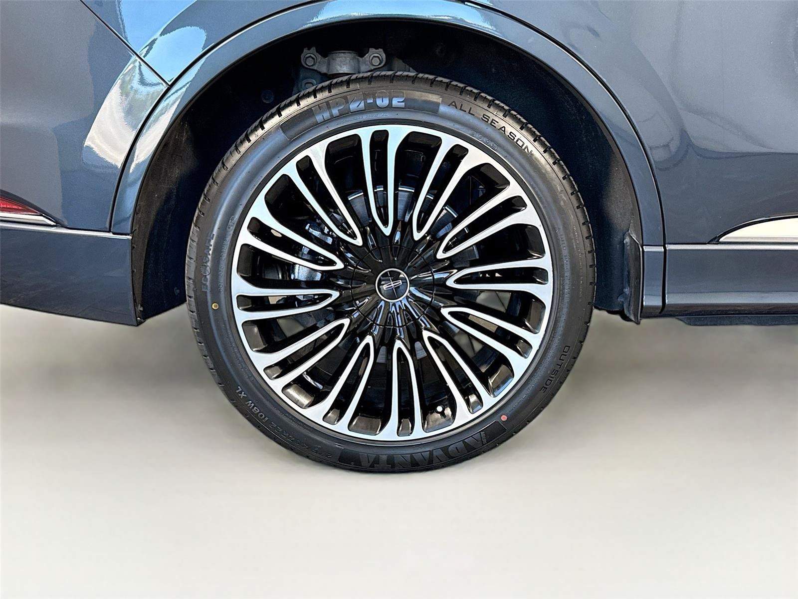 Used 2023 Lincoln Aviator Black Label w/ Dynamic Handling Package AWD/4WD image 44