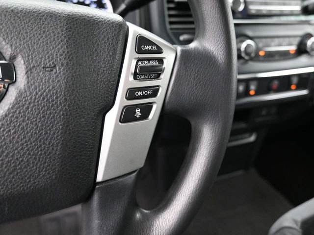 Used 2022 Nissan Titan SV image 28