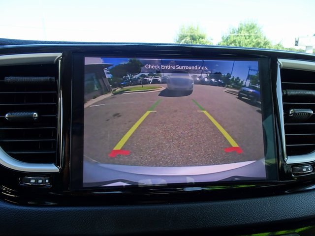 Used 2024 Chrysler Pacifica Touring-L image 23