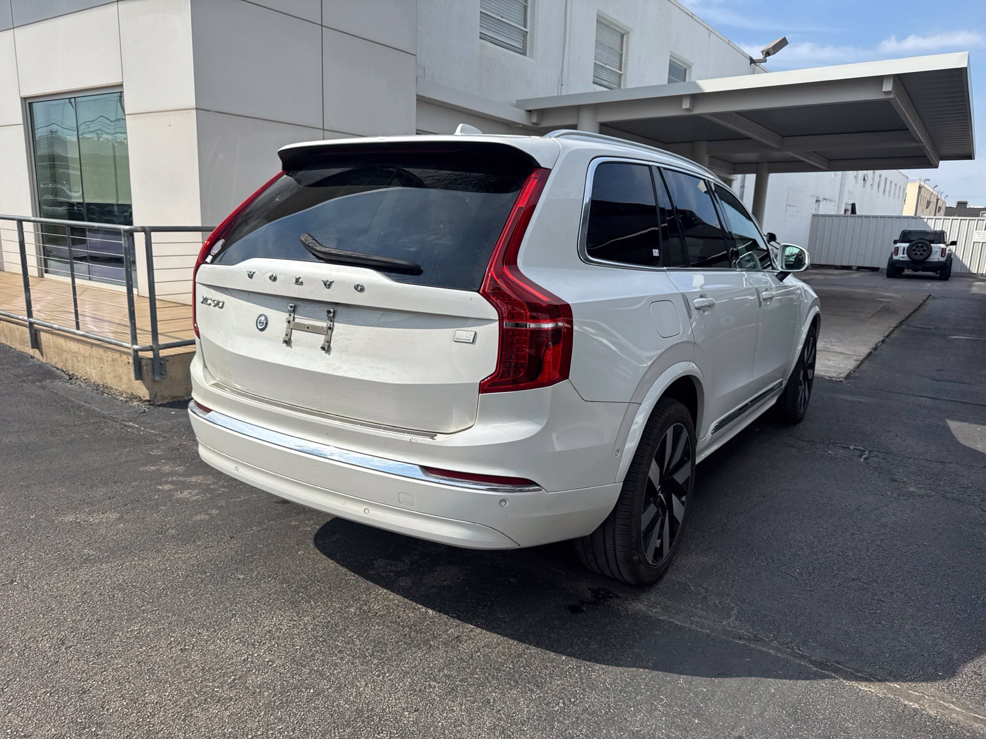 Certified 2024 Volvo XC90 T8 Plus w/ Protection Package Premier AWD/4WD image 5