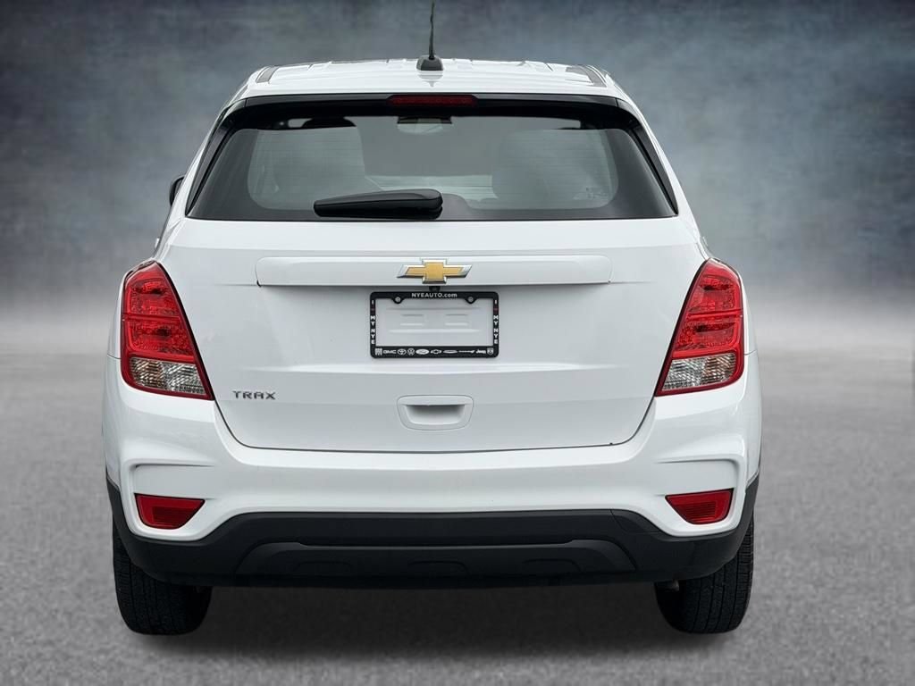 Used 2019 Chevrolet Trax LS w/ Air And Auto Package FWD image 4