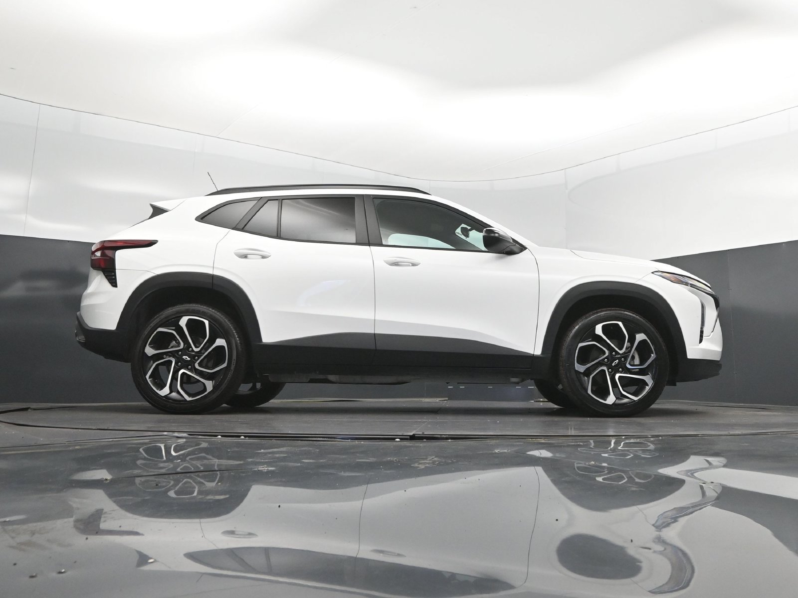 Certified 2024 Chevrolet Trax RS FWD image 43