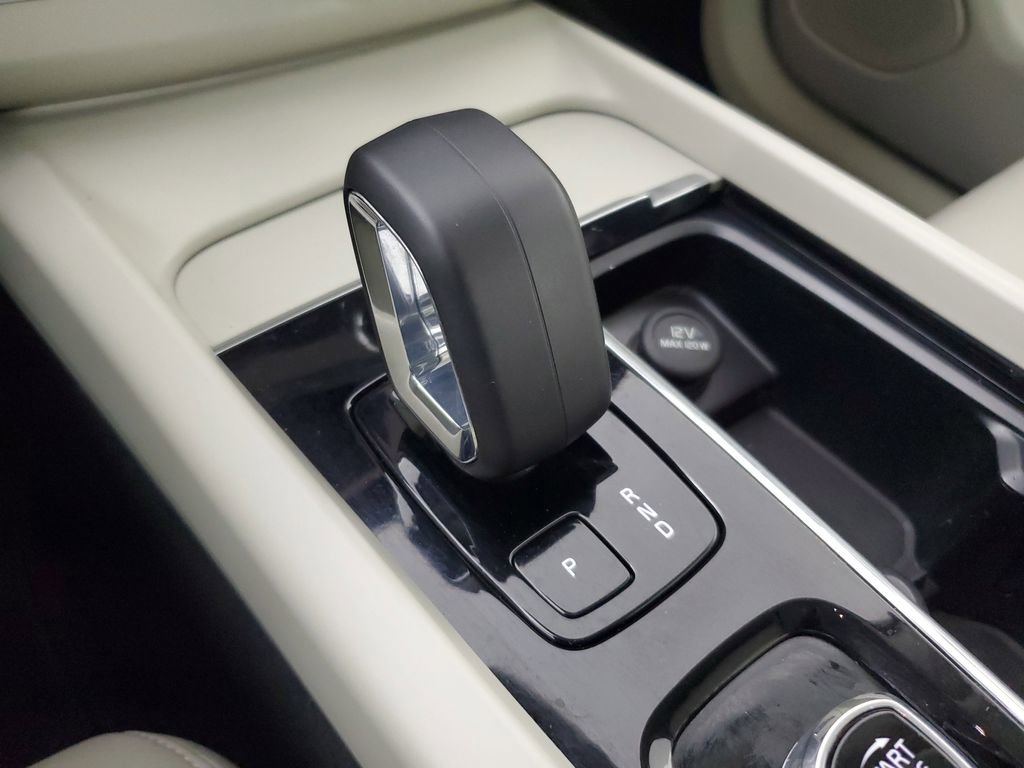 Certified 2024 Volvo XC60 B5 Core w/ Protection Package Premier image 34