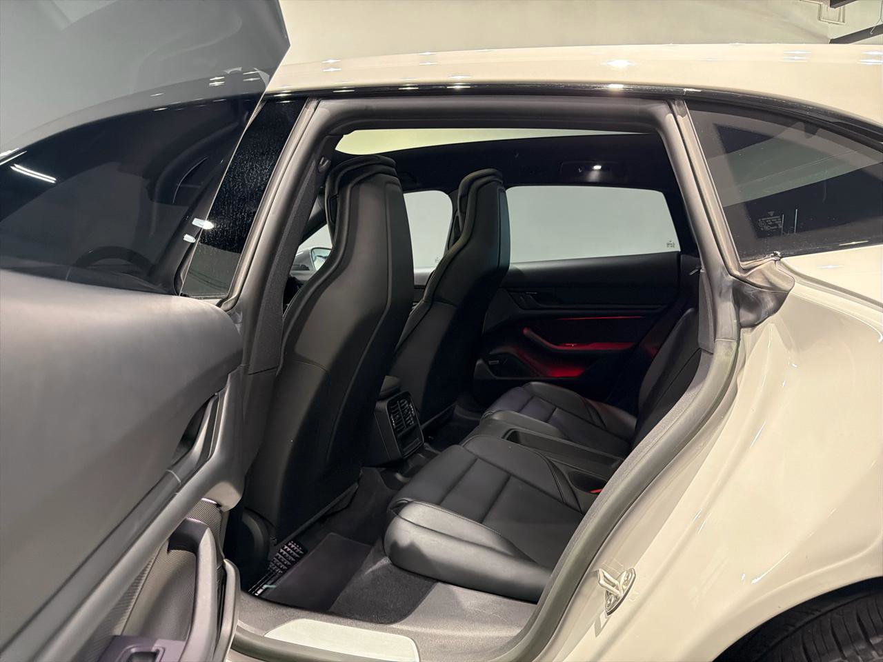 Used 2023 Porsche Taycan 4S w/ Premium Package image 21