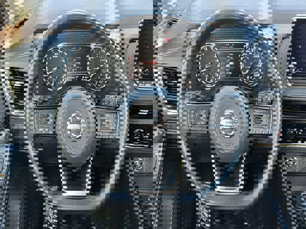 Used 2023 Nissan Rogue SV image 12