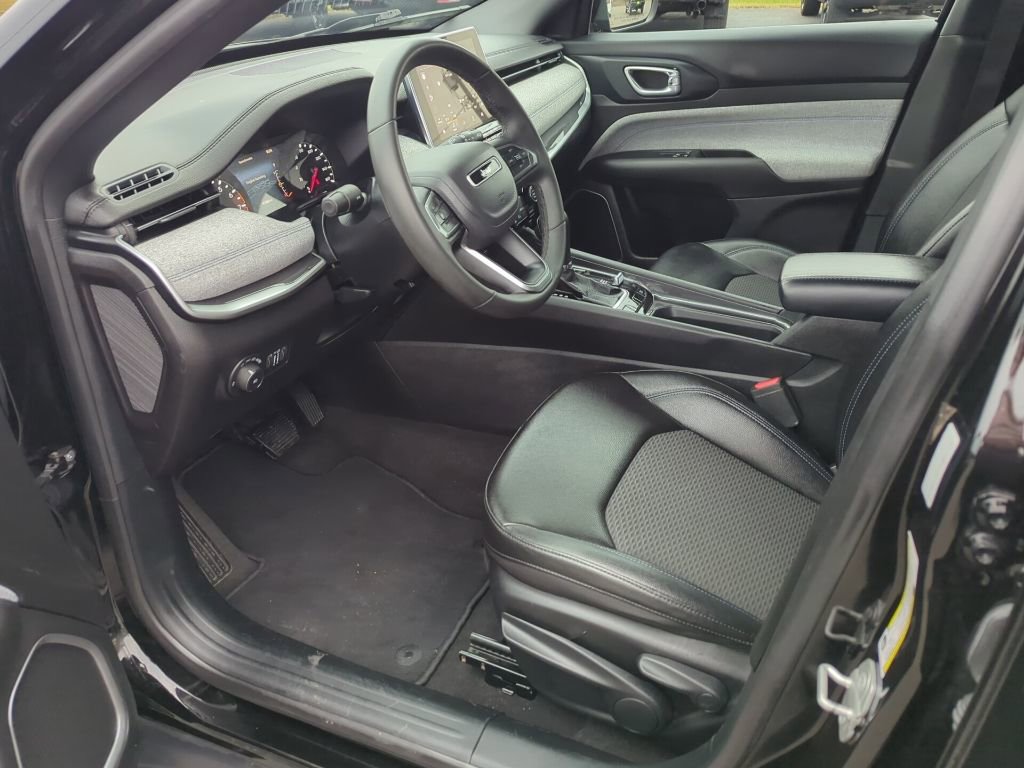 Used 2024 Jeep Compass Latitude image 30