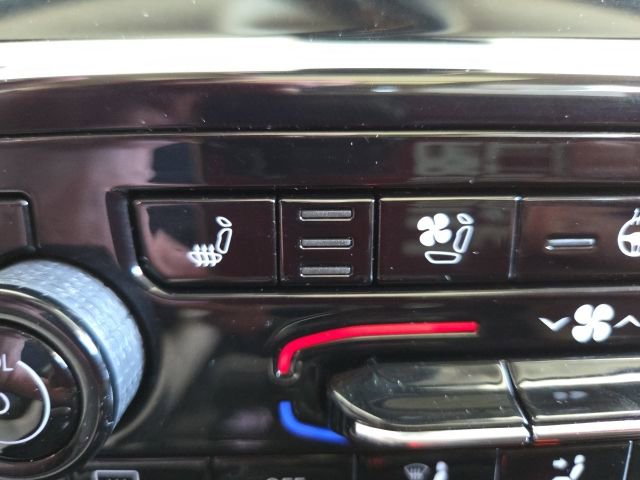 Used 2022 Jeep Grand Cherokee L Limited w/ Luxury Tech Group II image 11