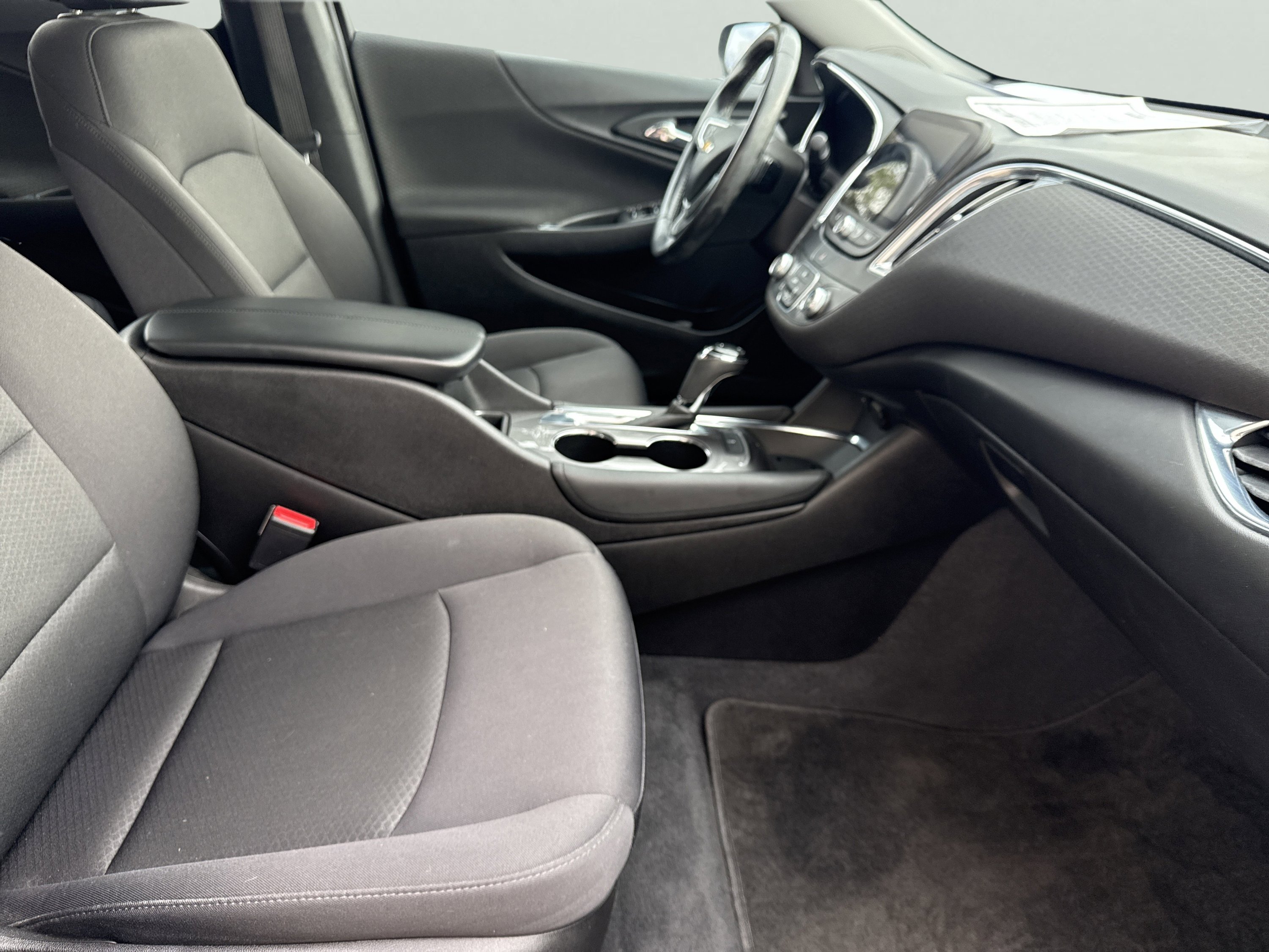 Used 2017 Chevrolet Malibu LT image 23