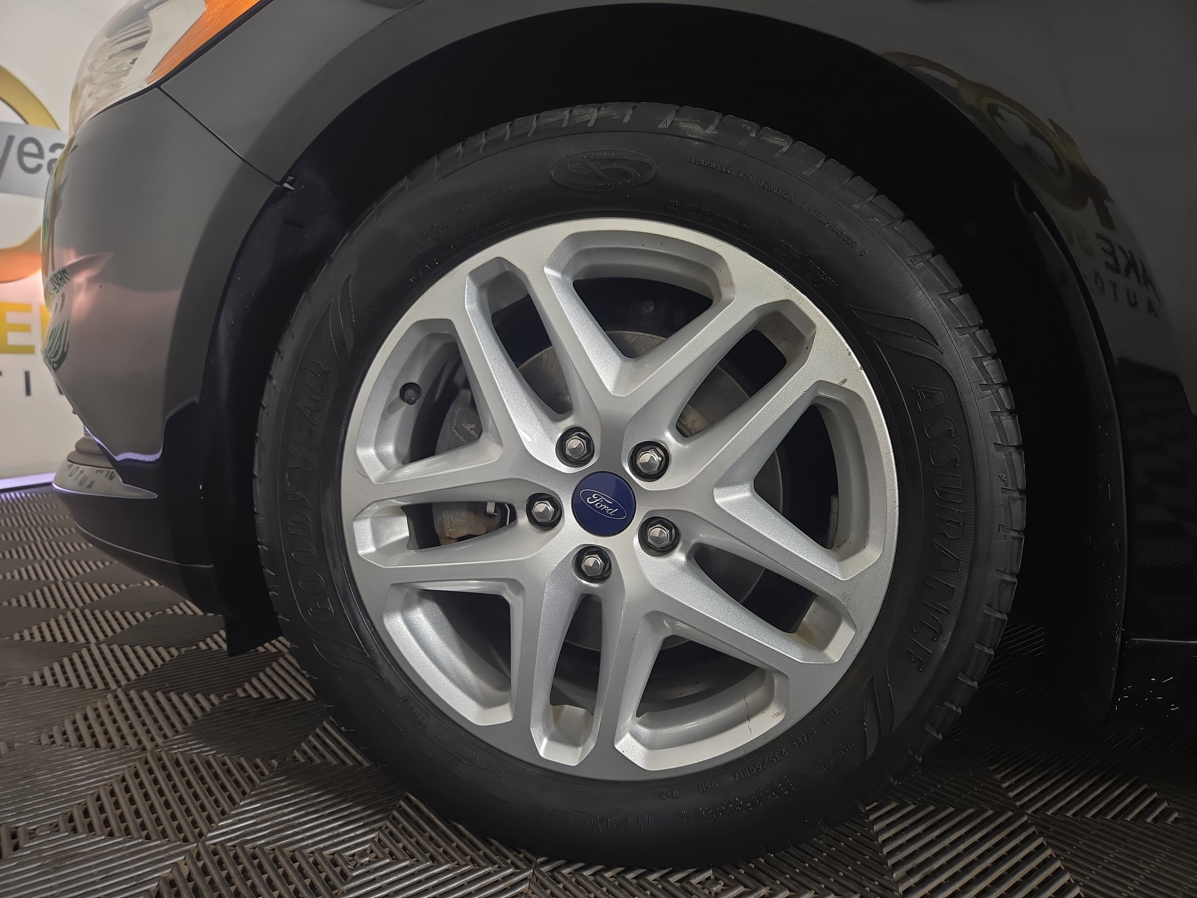 Used 2016 Ford Fusion SE image 32