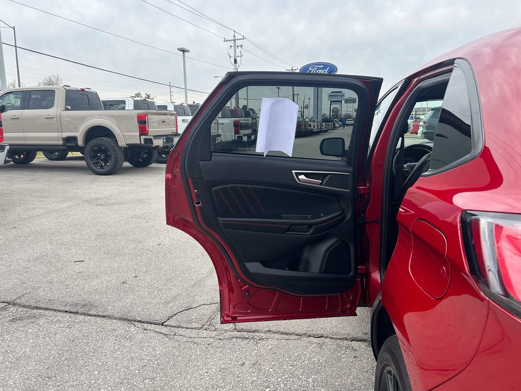 Certified 2023 Ford Edge ST-Line image 15