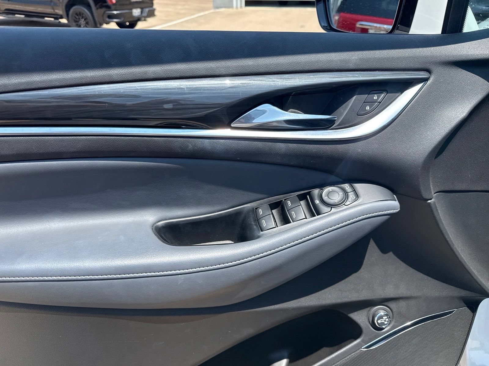 Used 2024 Buick Enclave Essence FWD image 12
