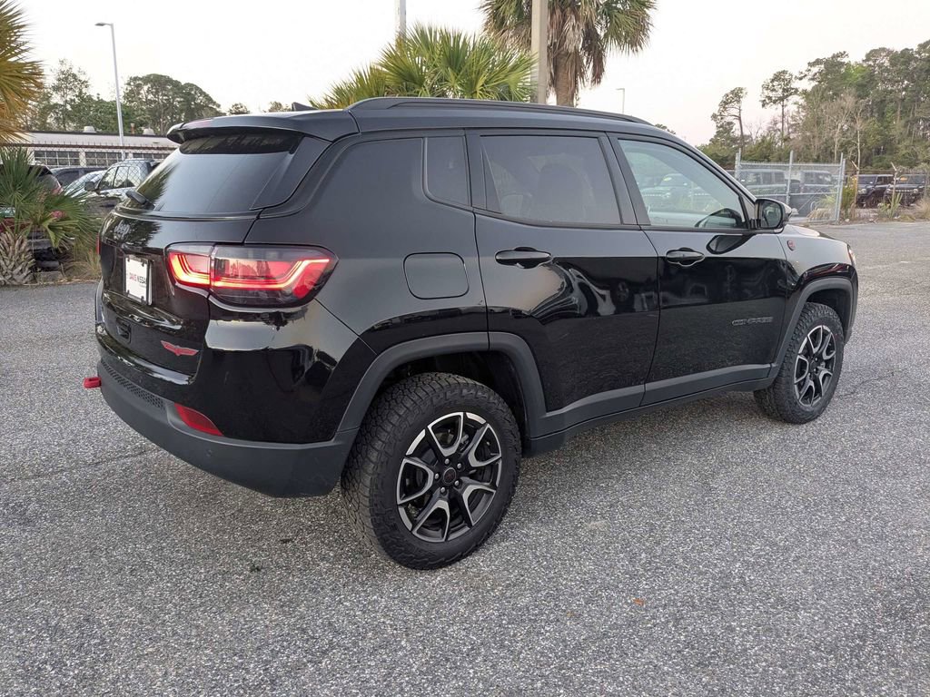 Used 2025 Jeep Compass Trailhawk w/ Trailhawk Elite Group image 4