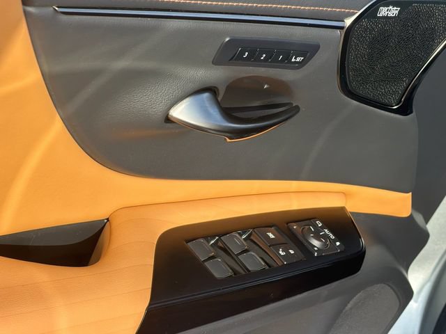 Used 2022 Lexus ES 300h Ultra Luxury w/ Accessory Package 2 FWD image 14