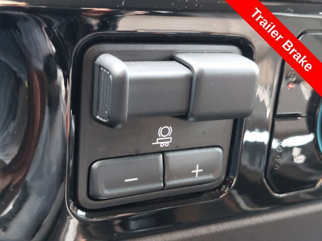 Used 2024 Chevrolet Silverado 1500 LT Trail Boss w/ Convenience Package II AWD/4WD image 18