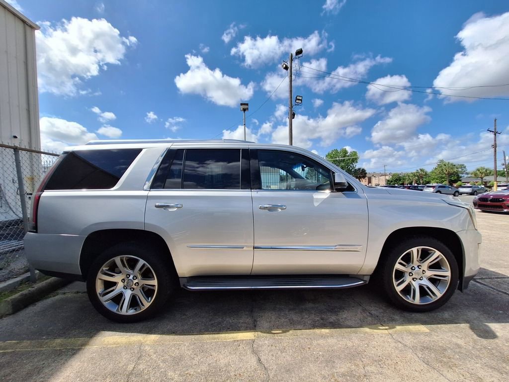 Used 2015 Cadillac Escalade Luxury RWD image 2