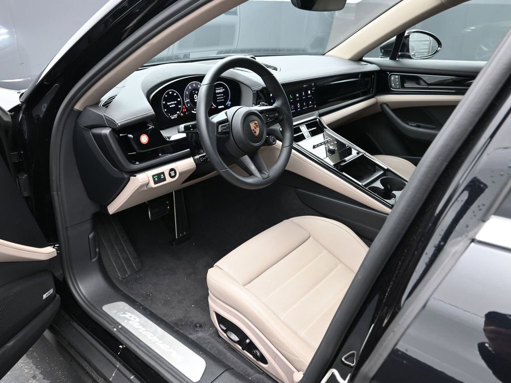 Certified 2025 Porsche Panamera image 4