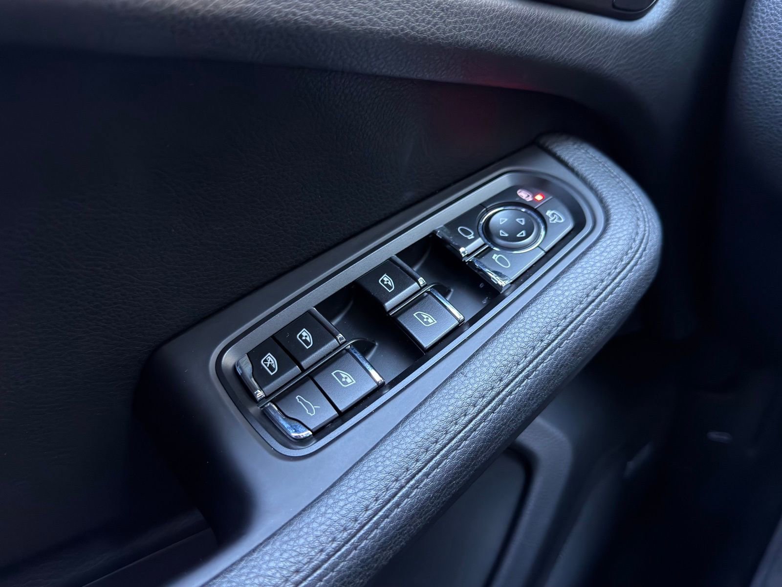 Used 2021 Porsche Macan image 20