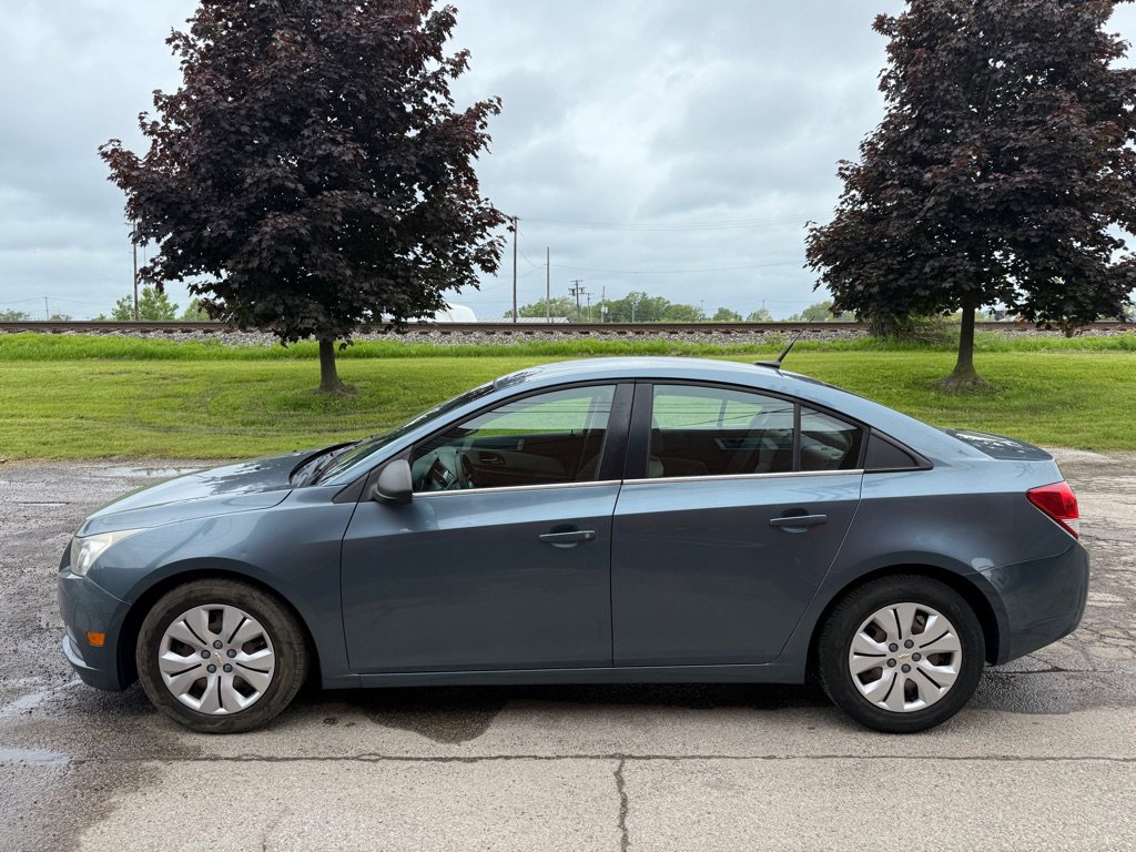 Used 2012 Chevrolet Cruze LS w/ Connectivity Package FWD image 6