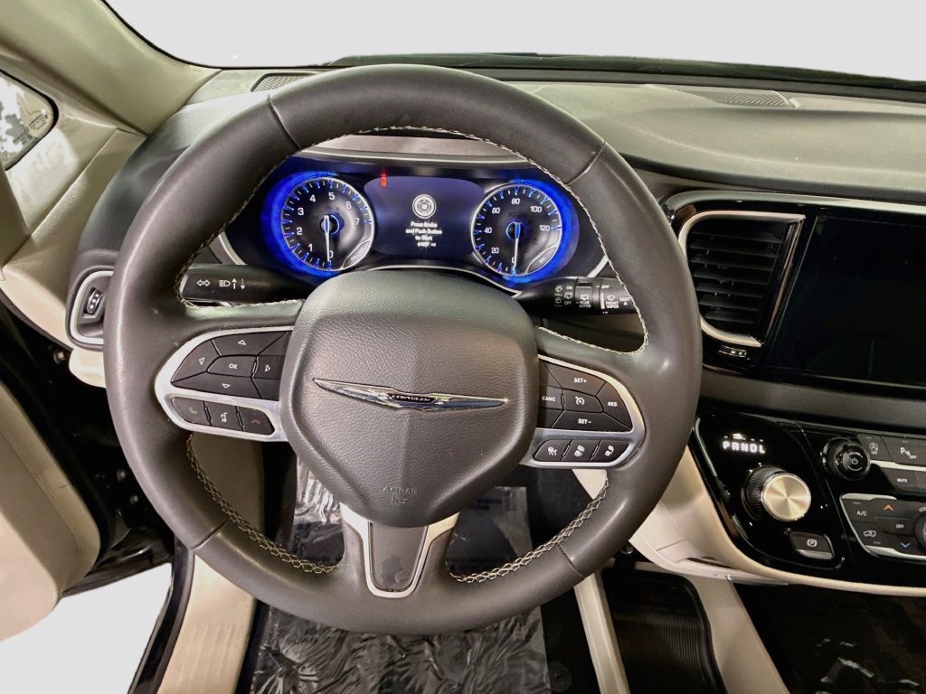 Used 2024 Chrysler Pacifica Touring-L FWD image 20