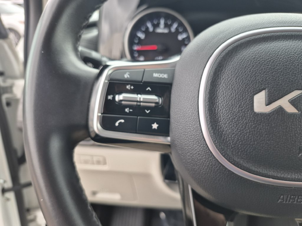 Certified 2024 Kia Carnival EX FWD image 19