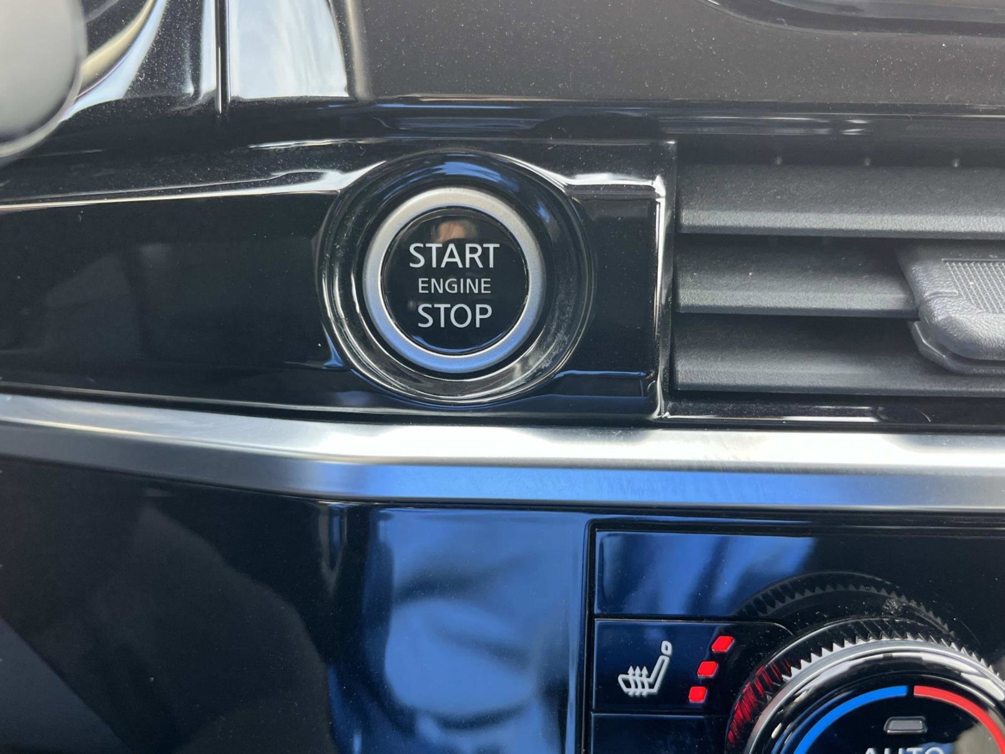 Used 2022 Nissan Pathfinder SL w/ SL Black Package image 36