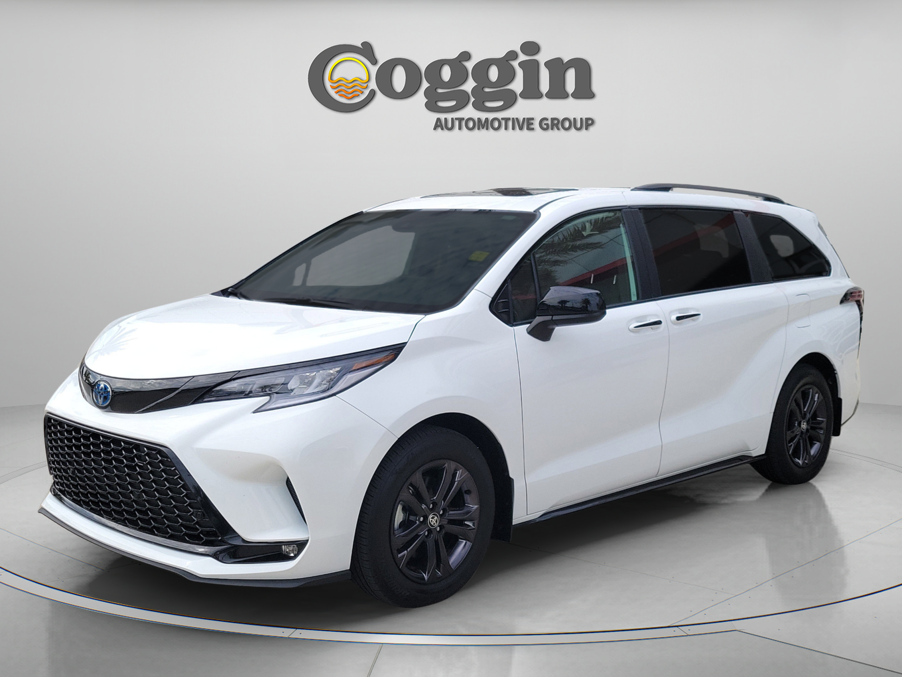 Certified 2025 Toyota Sienna XSE w/ XSE Plus Package AWD/4WD video 1