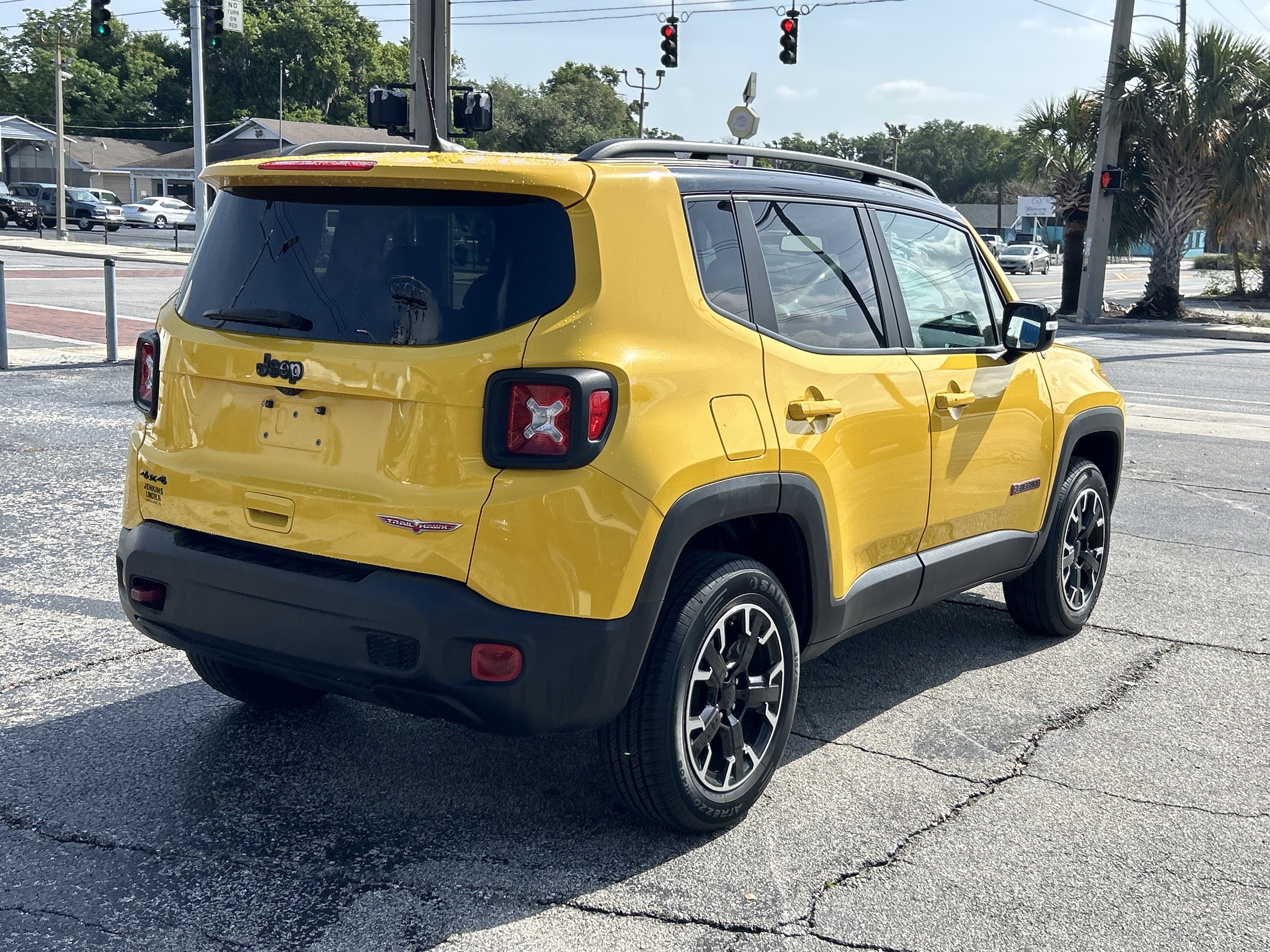 Used 2023 Jeep Renegade Trailhawk AWD/4WD image 3
