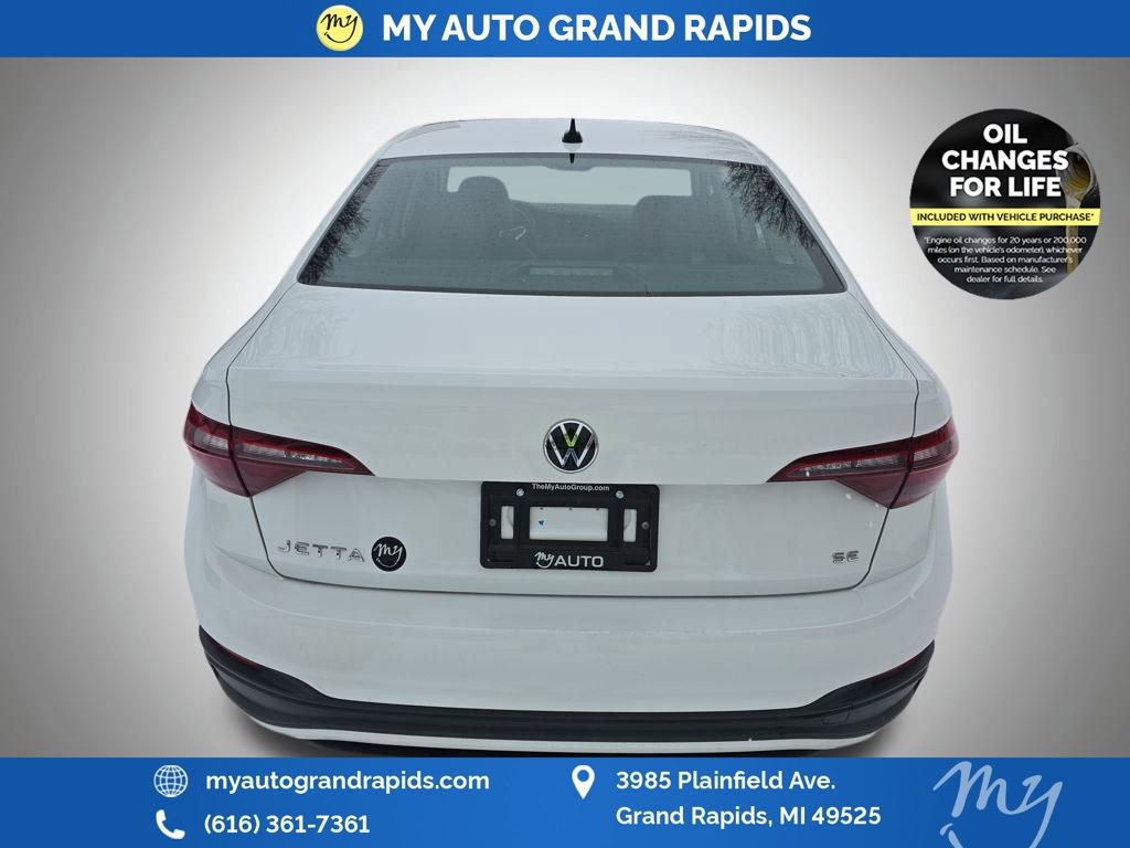 Used 2024 Volkswagen Jetta SE image 6