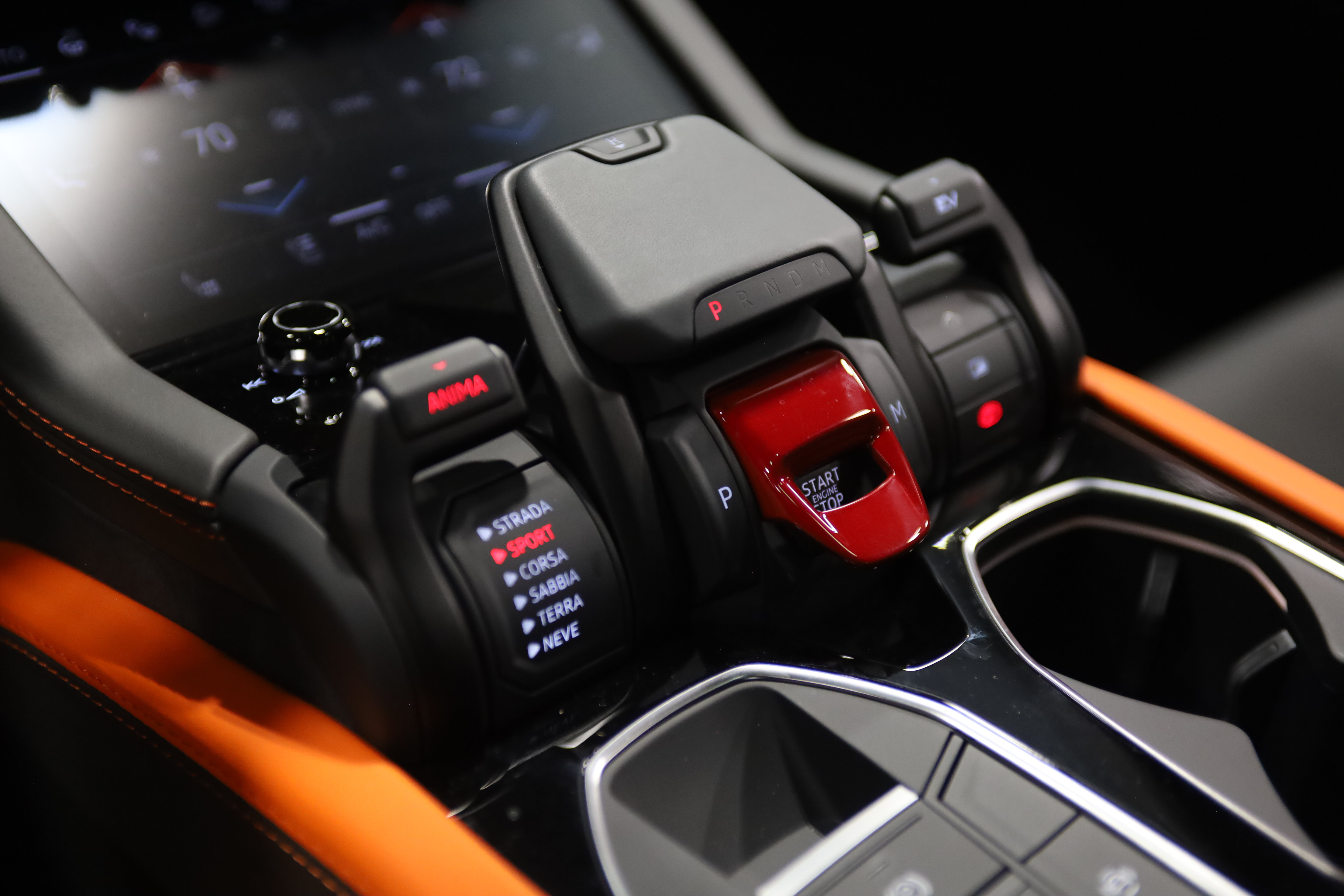 Used 2025 Lamborghini Urus SE AWD/4WD image 28