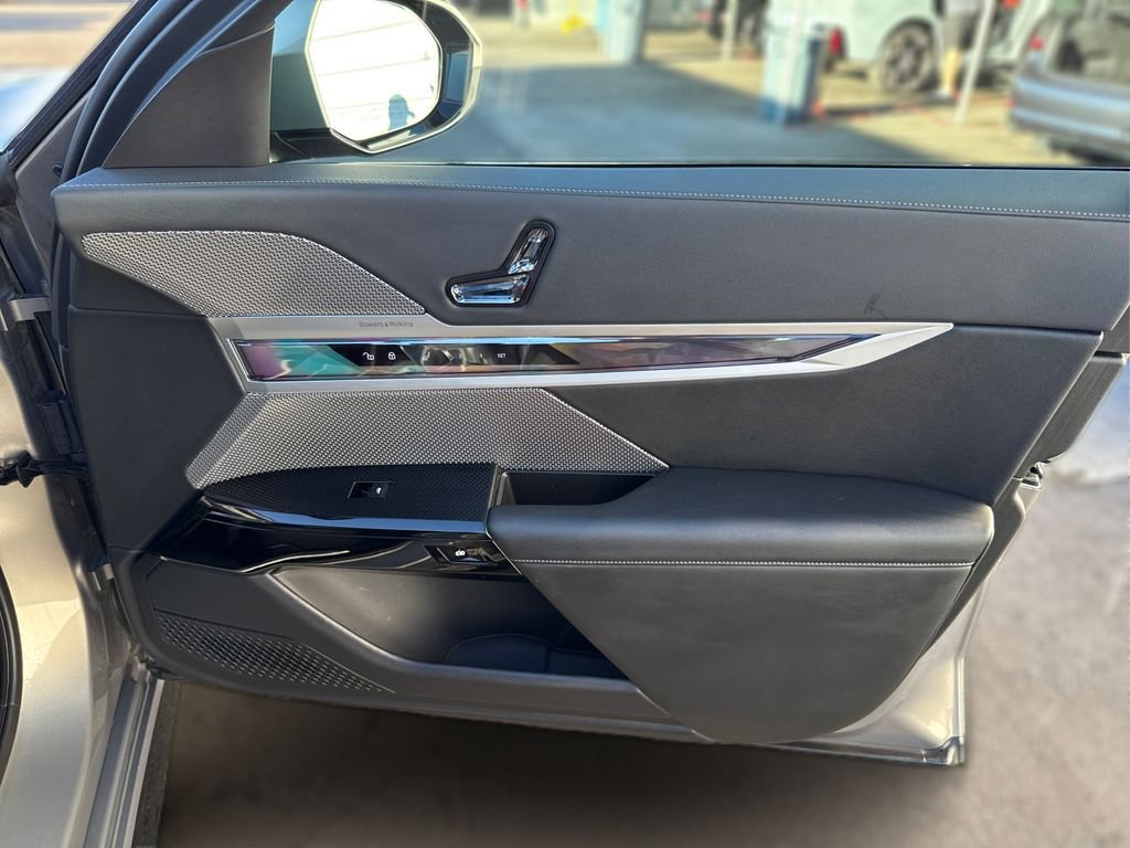 Used 2023 BMW 740i w/ Parking Assistance Package image 51