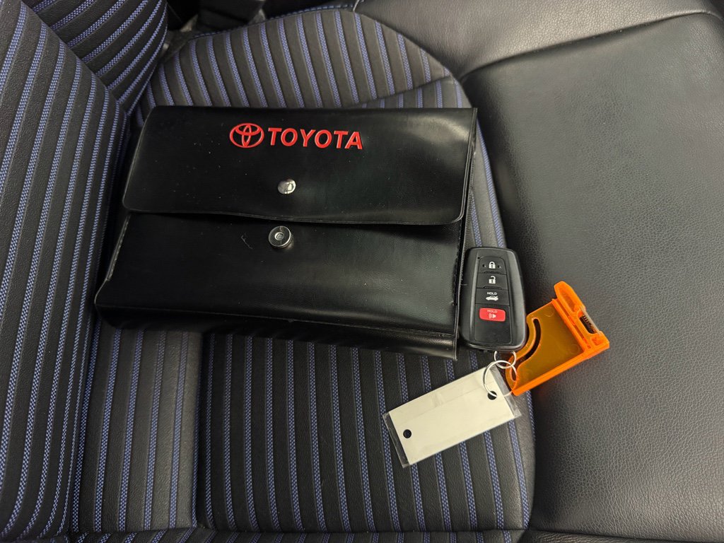 Used 2022 Toyota Corolla XSE image 43