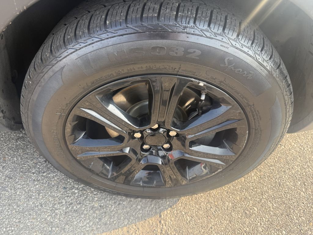 Used 2019 Land Rover Range Rover Evoque SE Premium image 23