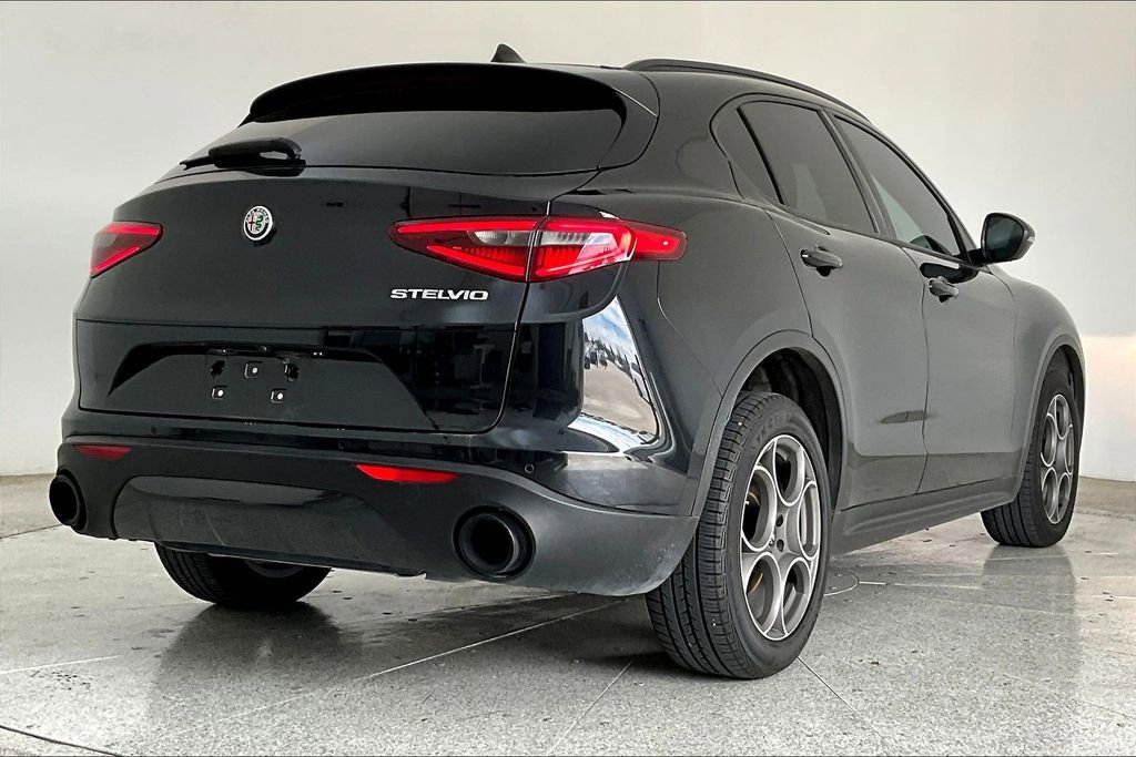 Used 2022 Alfa Romeo Stelvio Sprint image 14