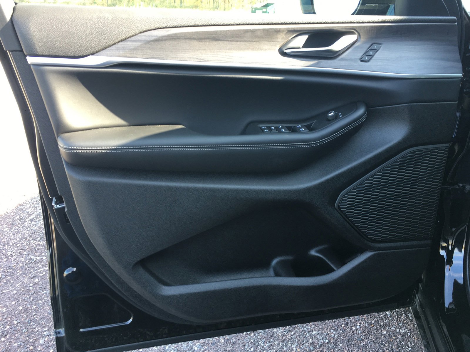 New 2025 Jeep Grand Cherokee L Limited image 9