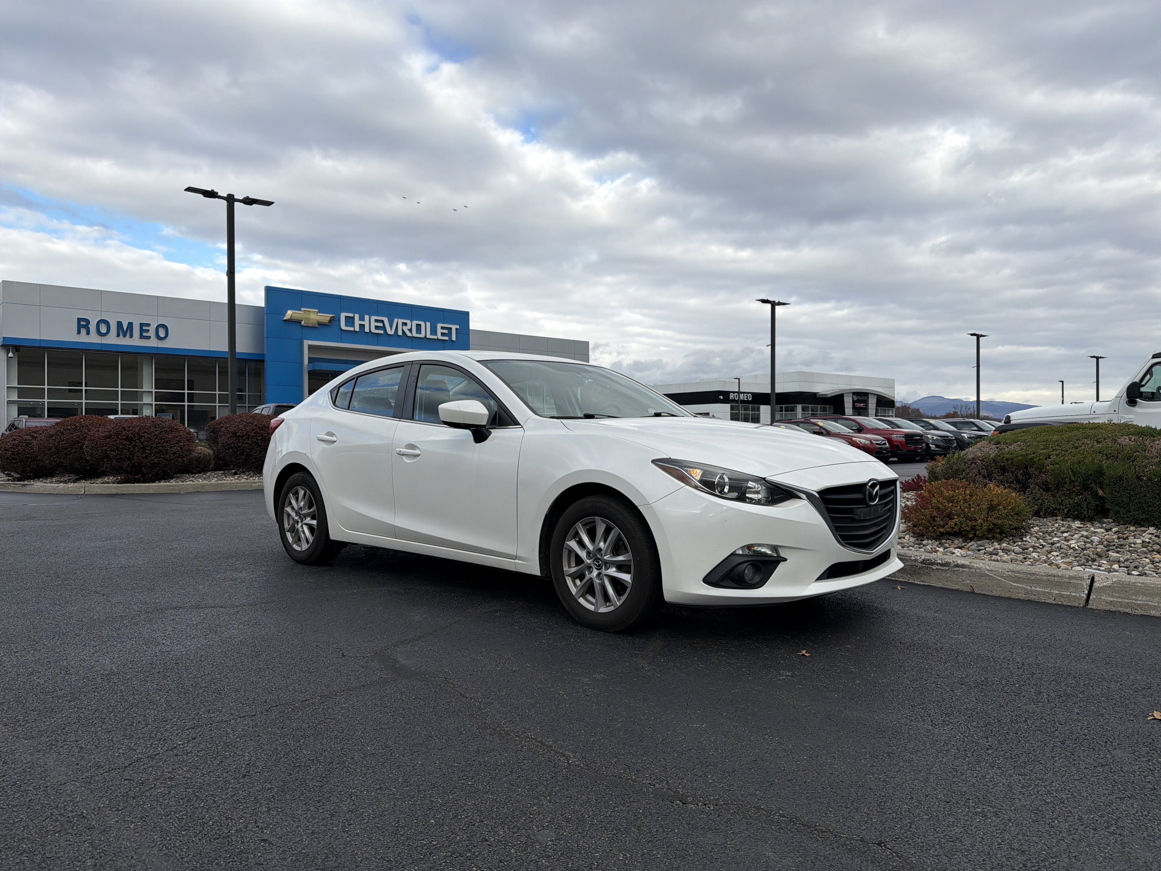Used 2015 MAZDA MAZDA3 i Grand Touring image 3