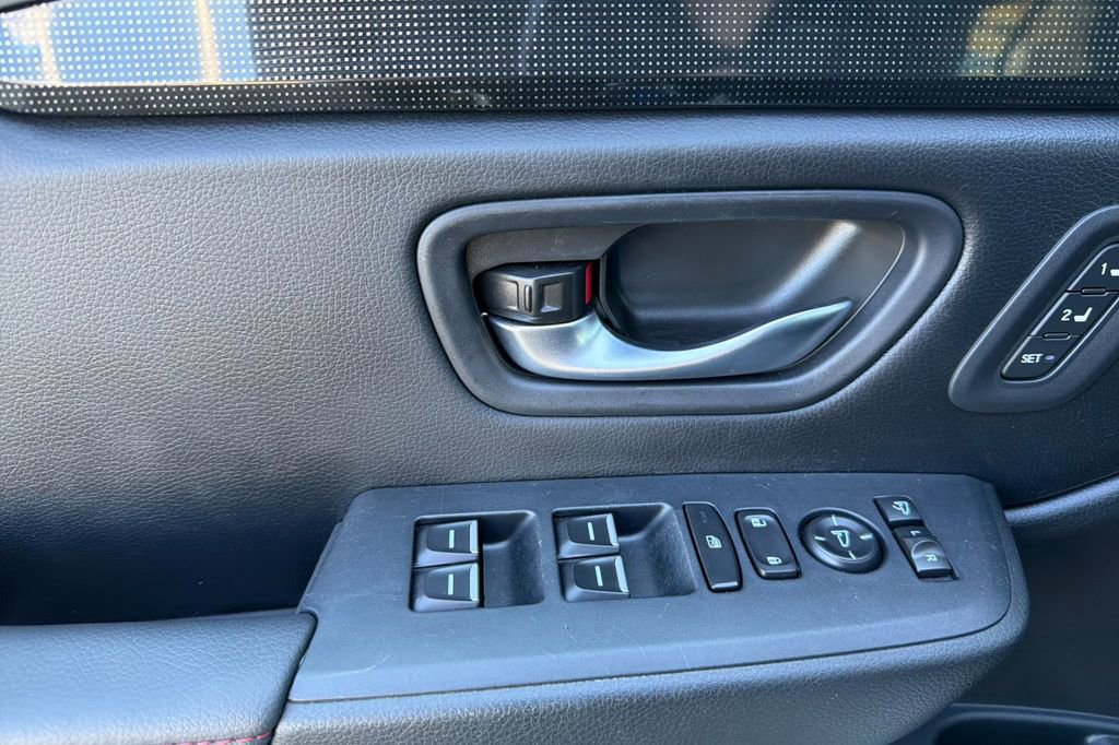 Used 2025 Honda Pilot Black Edition image 11