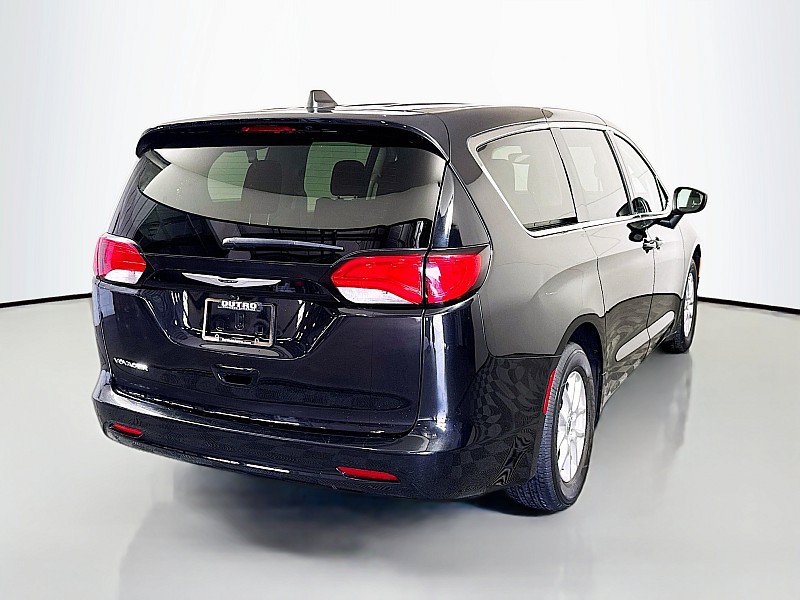Used 2023 Chrysler Voyager LX FWD image 7