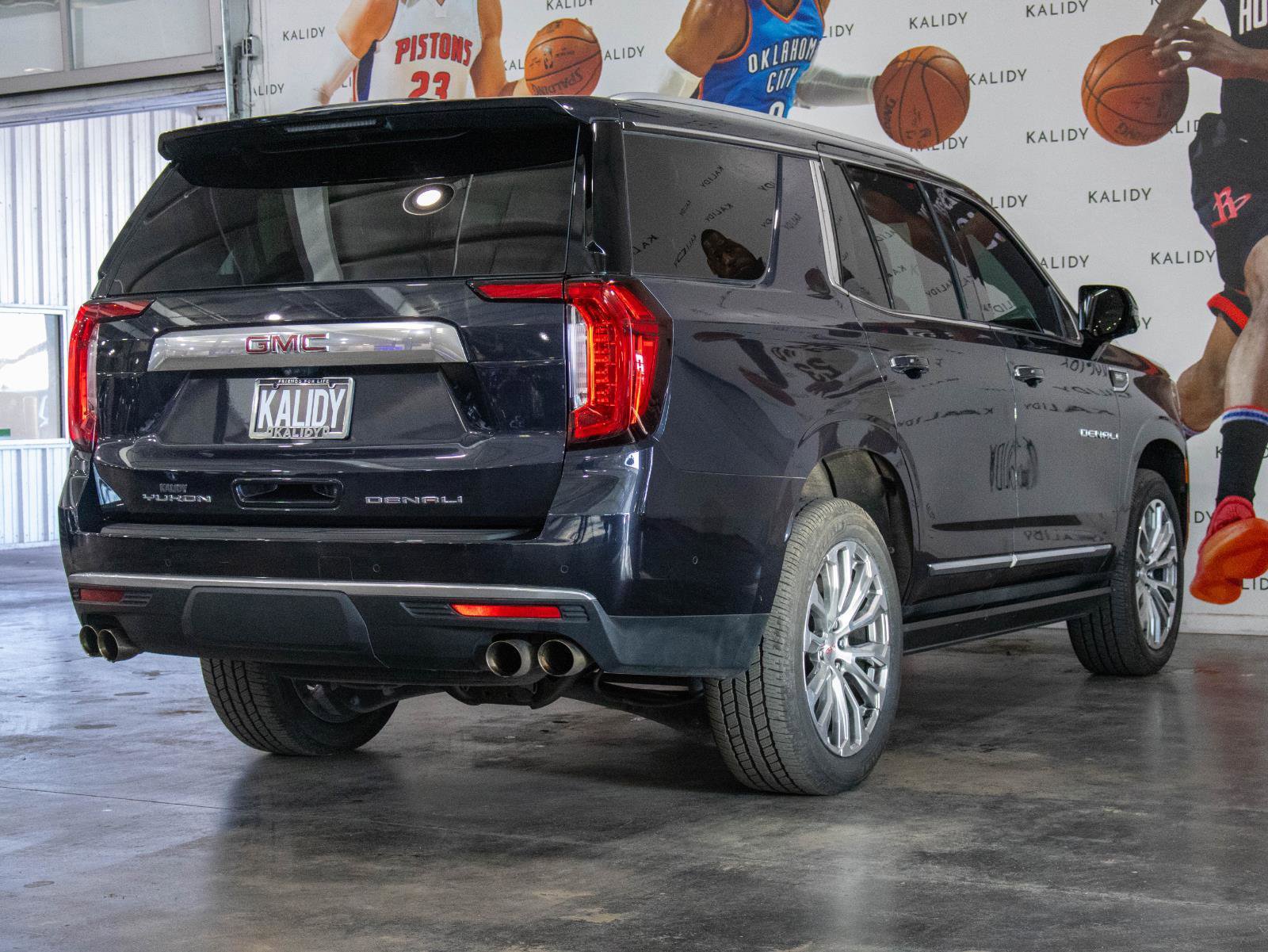 Used 2023 GMC Yukon Denali w/ Denali Reserve Package image 28