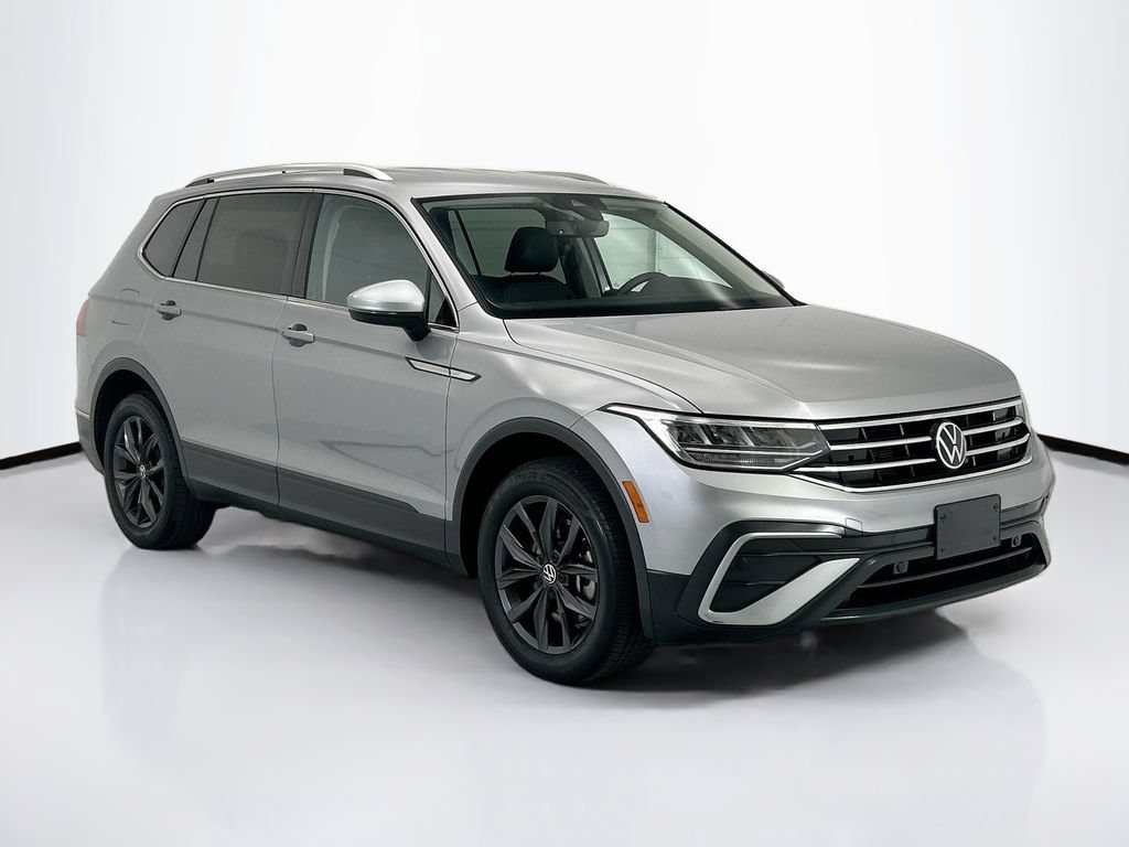 Used 2023 Volkswagen Tiguan SE FWD image 3