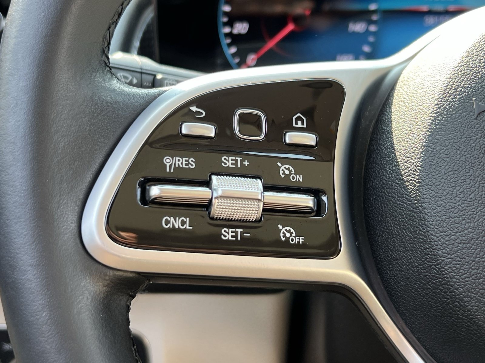Certified 2022 Mercedes-Benz GLB 250 4MATIC image 36