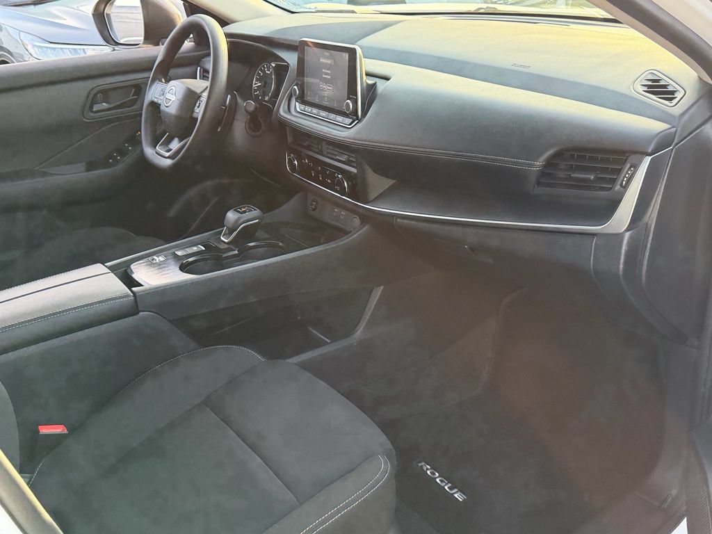 Used 2025 Nissan Rogue S FWD image 16