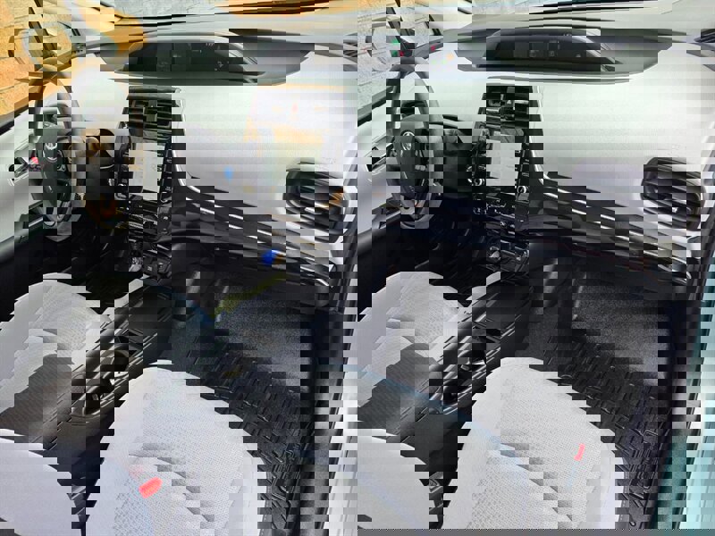 Used 2020 Toyota Prius LE image 18